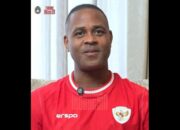 Pakai Jersey Timnas Indonesia, Patrick Kluivert Kirim Pesan Pertama untuk Suporter Garuda