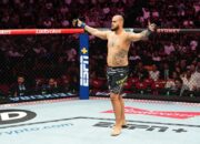 Para Petarung UFC Jangkung yang Mendominasi Arena