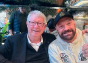 Tyson Fury Sarapan Bareng Sir Alex Ferguson, Isyarat Comeback?